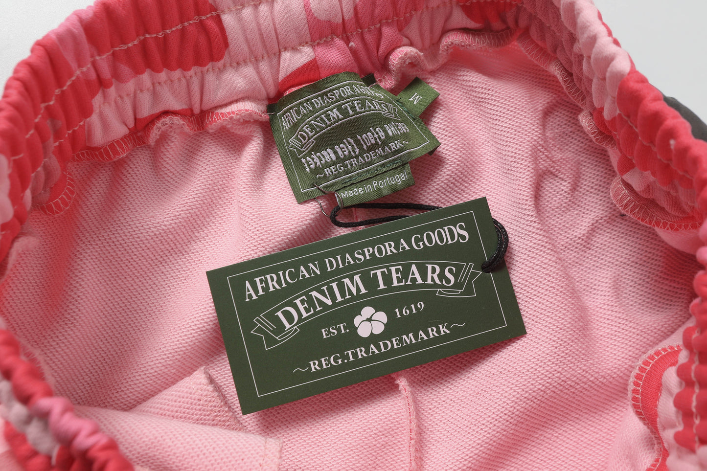 Tiger-Motif "Camo" Shorts.