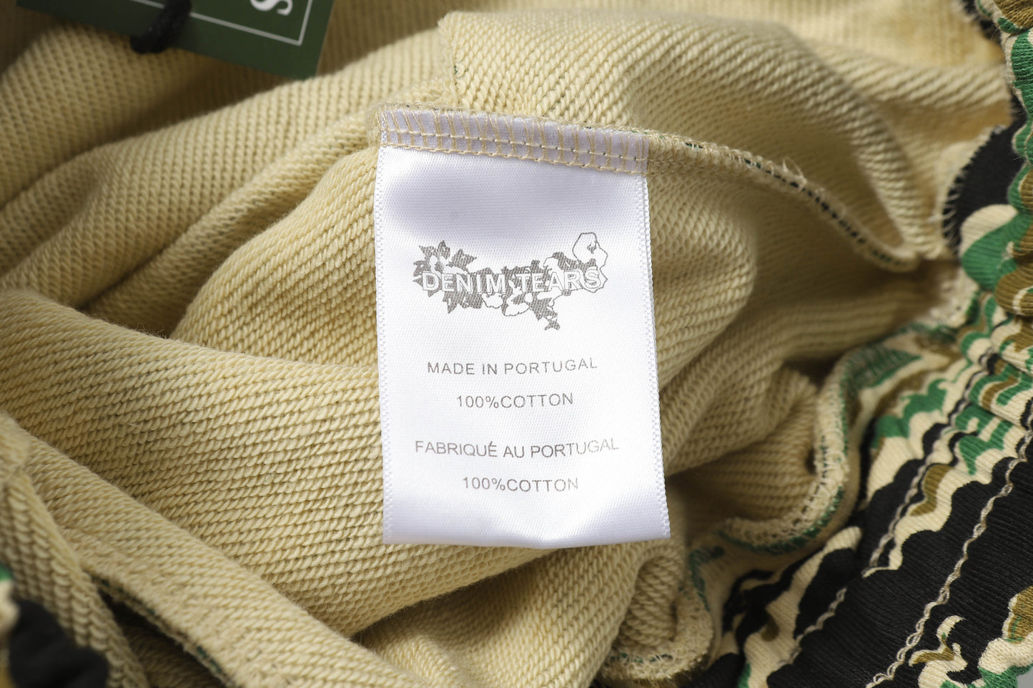 Tiger-Motif "Camo" Shorts.